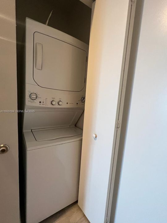 В аренду: $4,500 (1 спален, 2 ванн, 851 Квадратных фут)