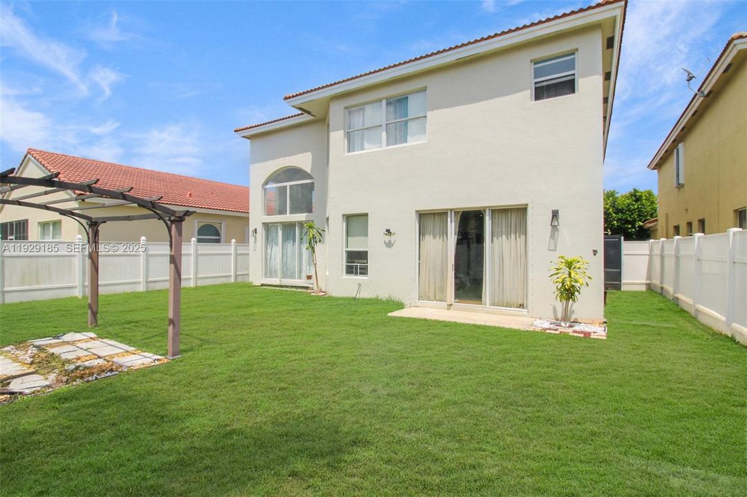 待售: $565,000 (5 贝兹, 3 浴室, 2726 平方英尺)