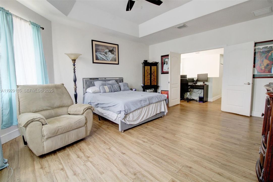 待售: $565,000 (5 贝兹, 3 浴室, 2726 平方英尺)