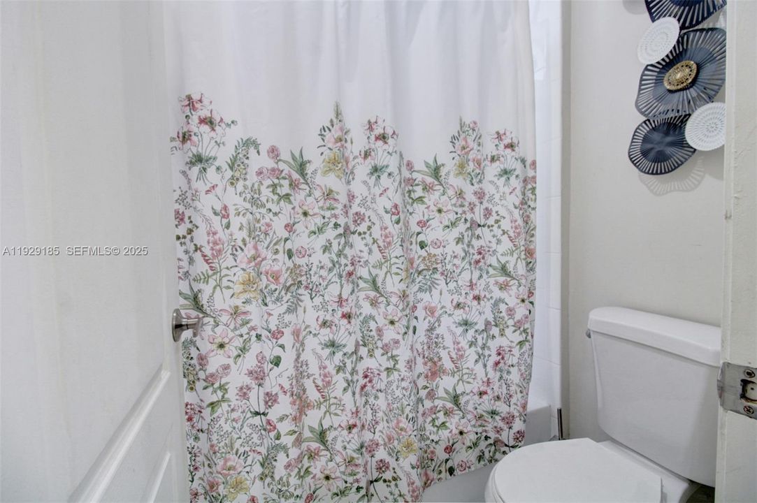 待售: $565,000 (5 贝兹, 3 浴室, 2726 平方英尺)