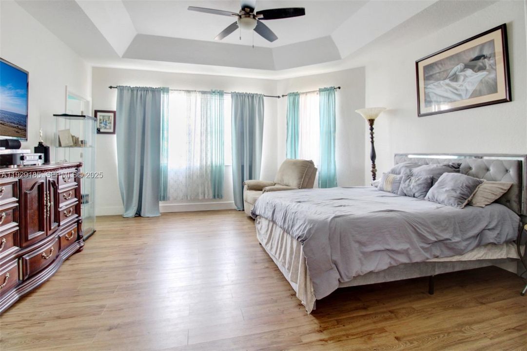 待售: $565,000 (5 贝兹, 3 浴室, 2726 平方英尺)