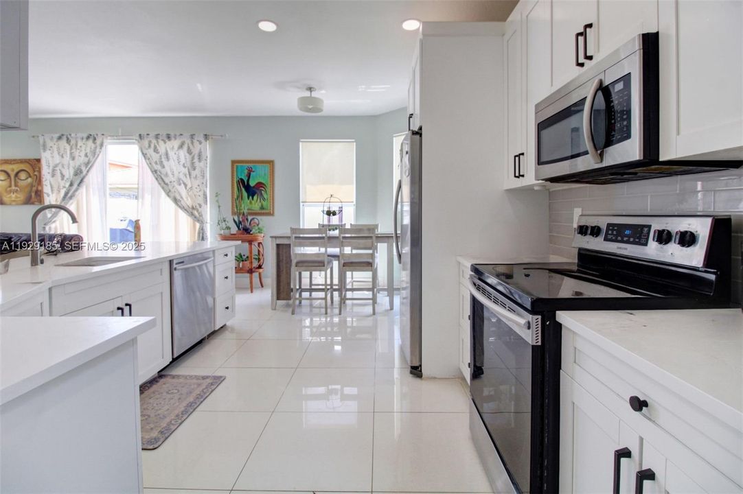 待售: $565,000 (5 贝兹, 3 浴室, 2726 平方英尺)