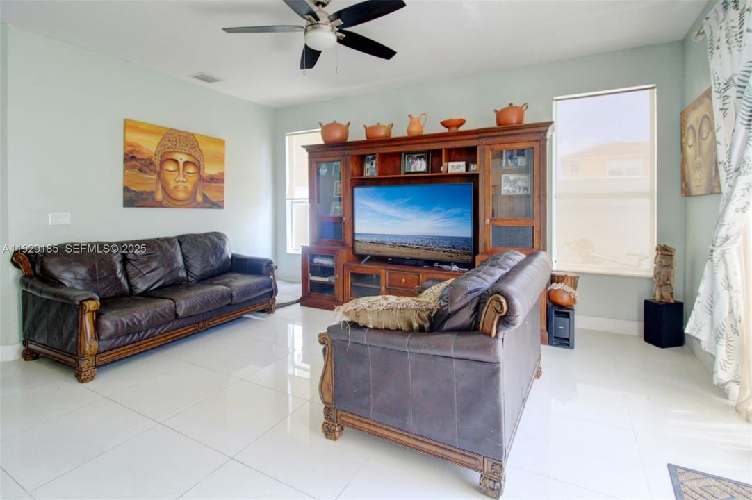 待售: $565,000 (5 贝兹, 3 浴室, 2726 平方英尺)