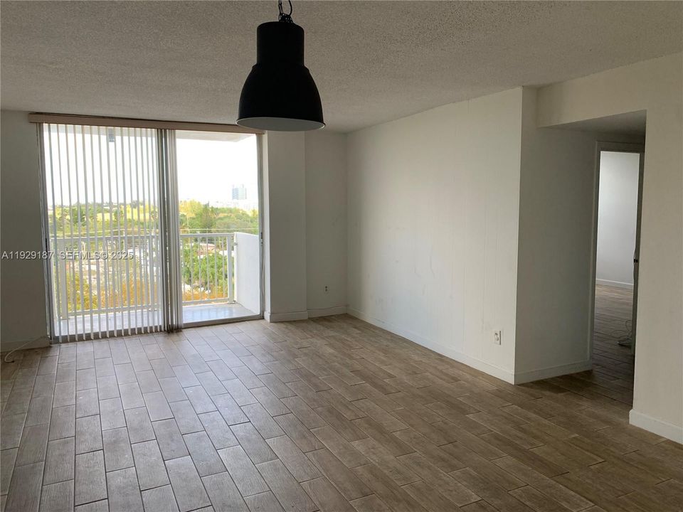 For Rent: $2,140 (2 beds, 2 baths, 963 Square Feet)