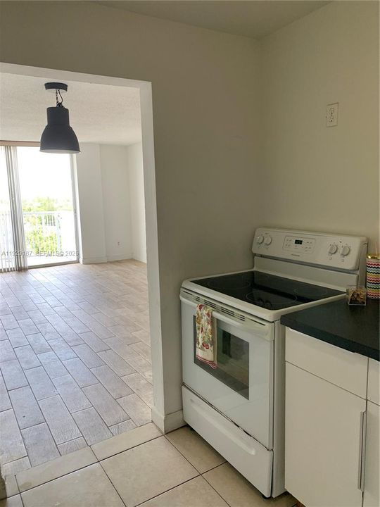 For Rent: $2,140 (2 beds, 2 baths, 963 Square Feet)