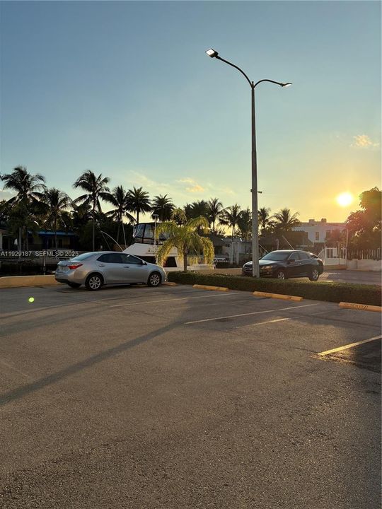 For Rent: $2,140 (2 beds, 2 baths, 963 Square Feet)