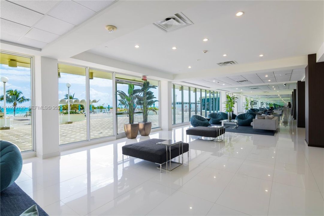 For Rent: $3,300 (1 beds, 2 baths, 824 Square Feet)