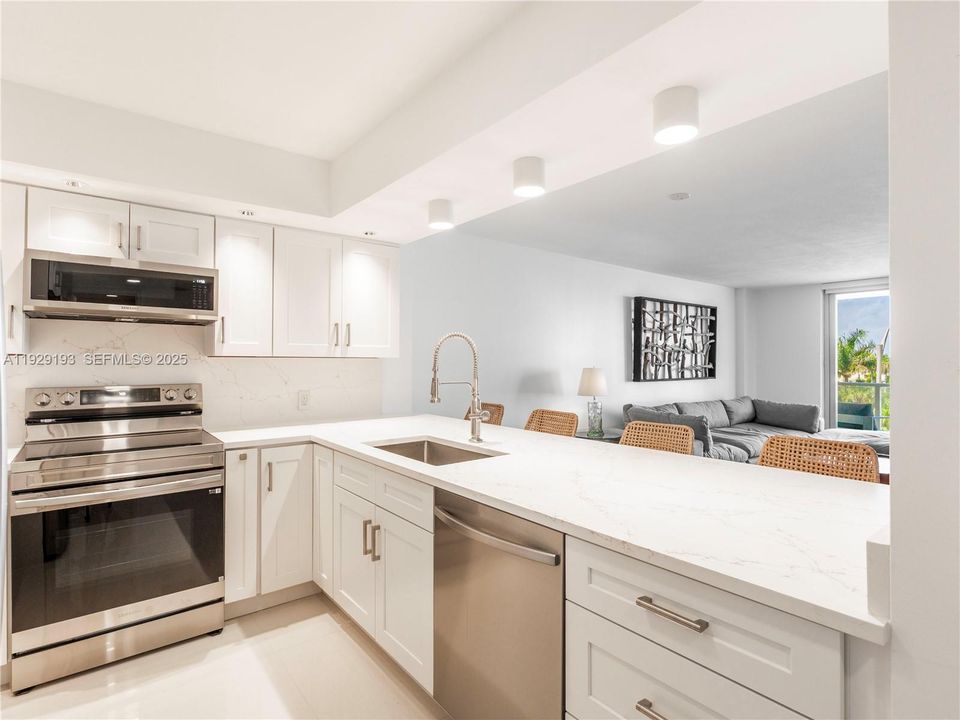 For Rent: $3,300 (1 beds, 2 baths, 824 Square Feet)