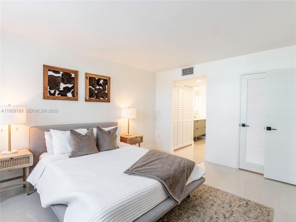 For Rent: $3,300 (1 beds, 2 baths, 824 Square Feet)