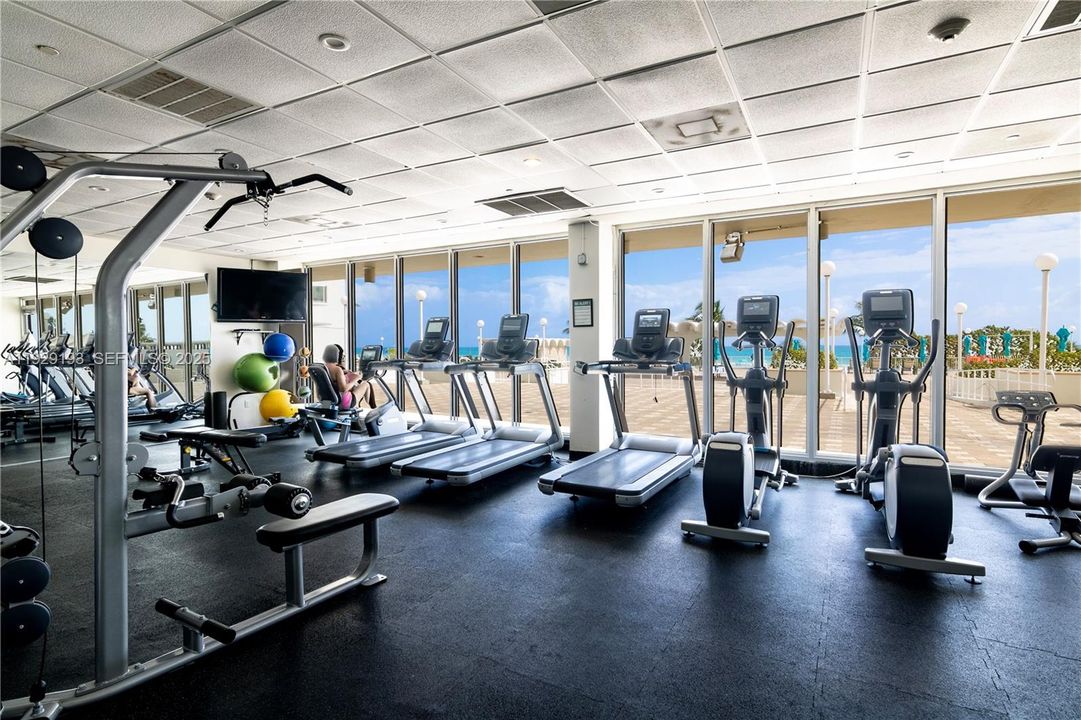 For Rent: $3,300 (1 beds, 2 baths, 824 Square Feet)