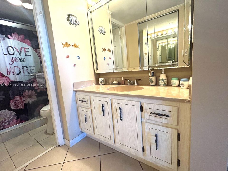 For Sale: $139,995 (1 beds, 1 baths, 780 Square Feet)