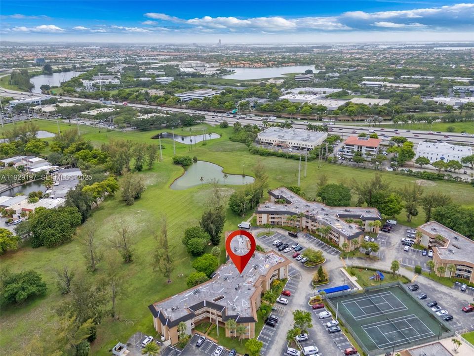 На продажу: $380,000 (2 спален, 2 ванн, 1020 Квадратных фут)