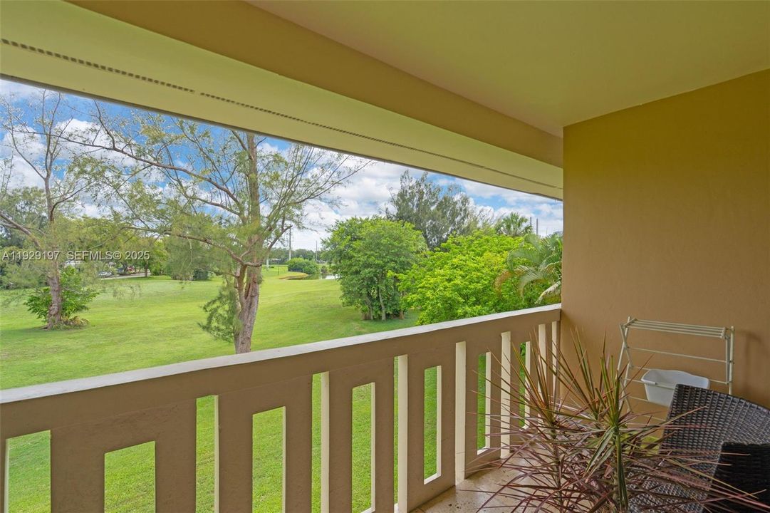 На продажу: $380,000 (2 спален, 2 ванн, 1020 Квадратных фут)