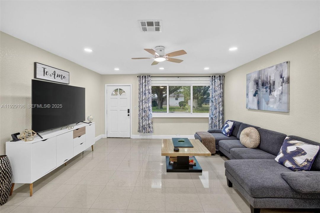 На продажу: $514,999 (3 спален, 2 ванн, 1310 Квадратных фут)