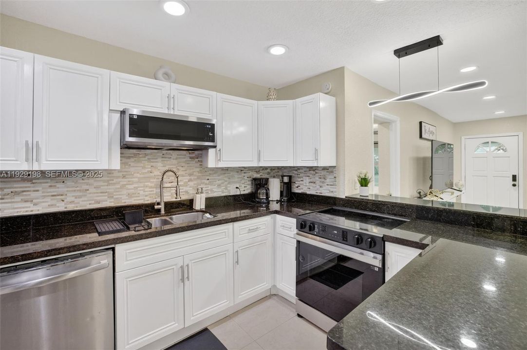 На продажу: $514,999 (3 спален, 2 ванн, 1310 Квадратных фут)