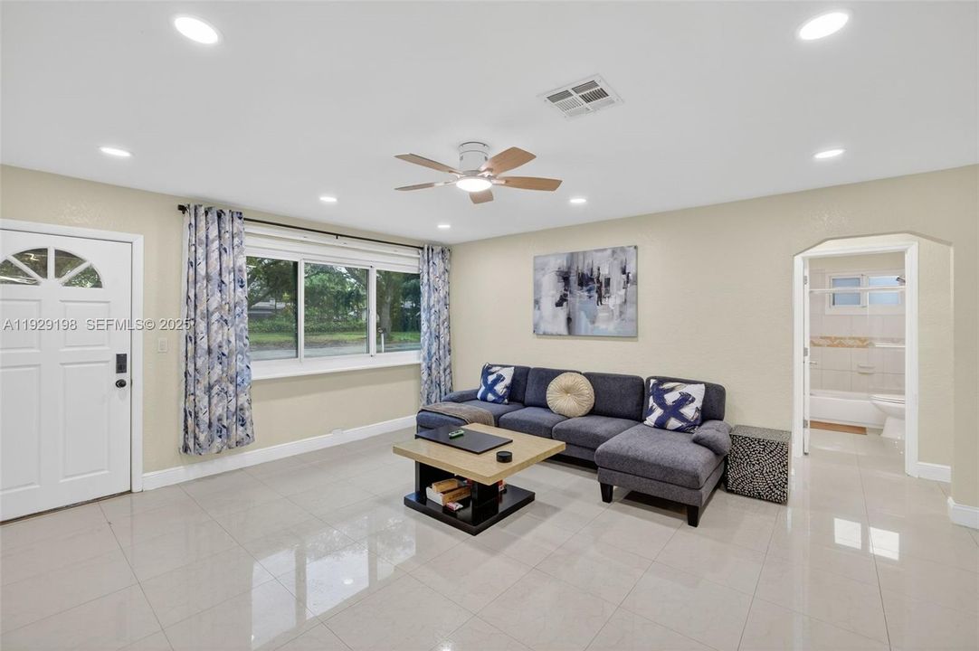 На продажу: $514,999 (3 спален, 2 ванн, 1310 Квадратных фут)