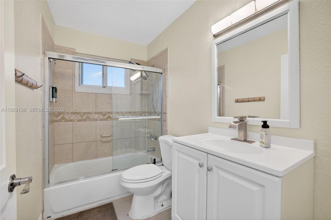 На продажу: $514,999 (3 спален, 2 ванн, 1310 Квадратных фут)