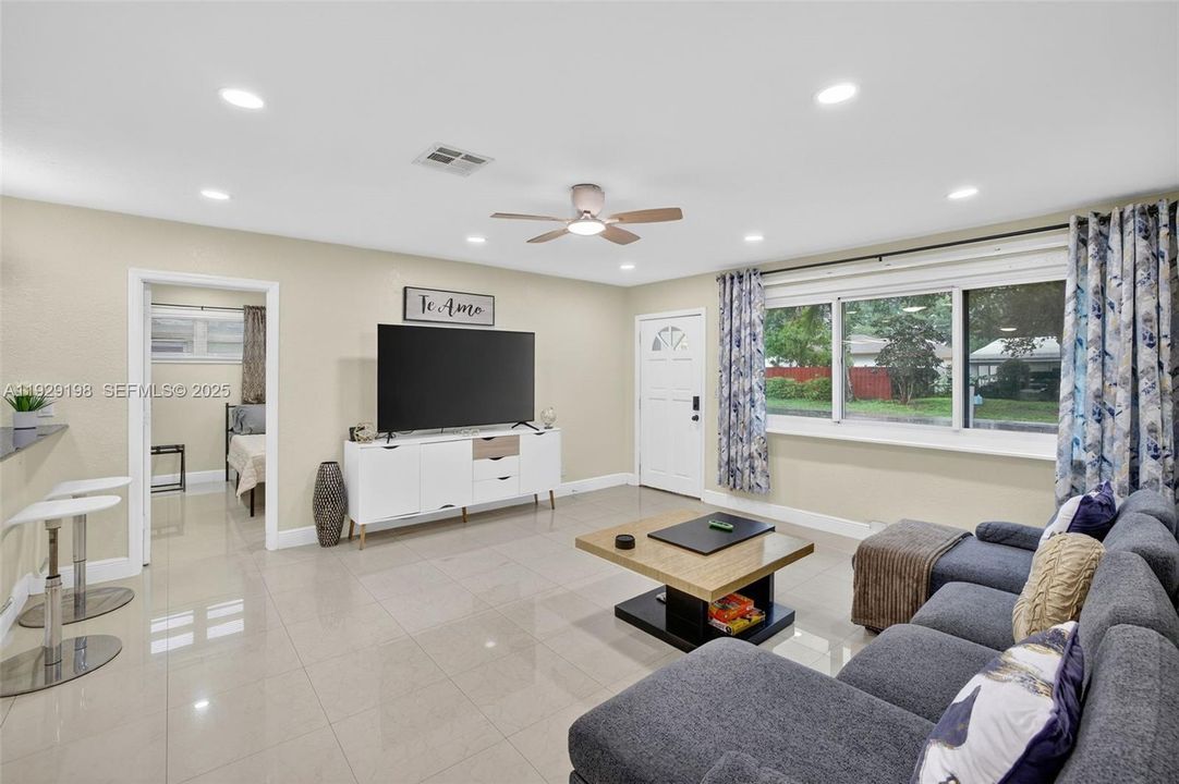 На продажу: $514,999 (3 спален, 2 ванн, 1310 Квадратных фут)