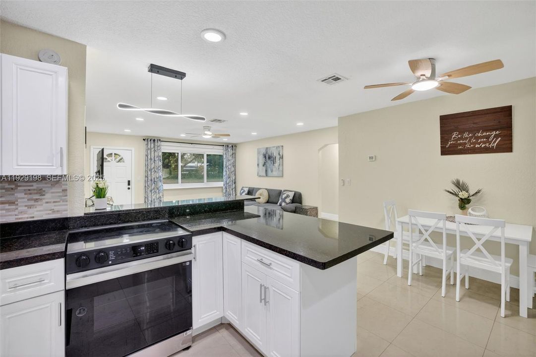 На продажу: $514,999 (3 спален, 2 ванн, 1310 Квадратных фут)