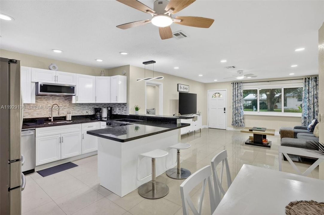 На продажу: $514,999 (3 спален, 2 ванн, 1310 Квадратных фут)