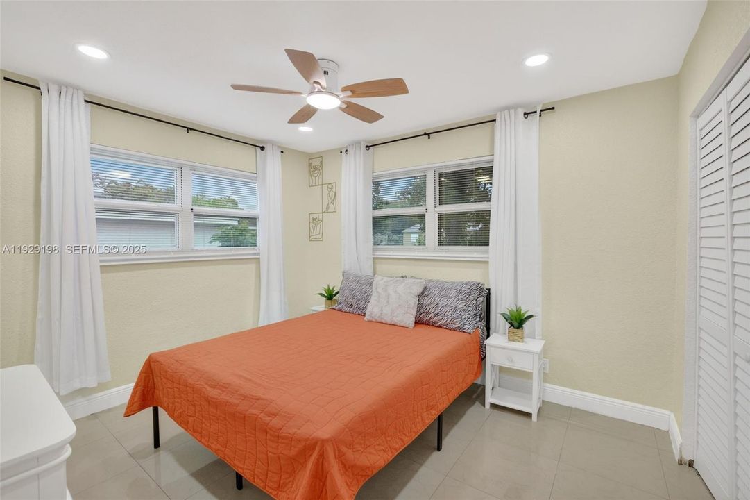 На продажу: $514,999 (3 спален, 2 ванн, 1310 Квадратных фут)