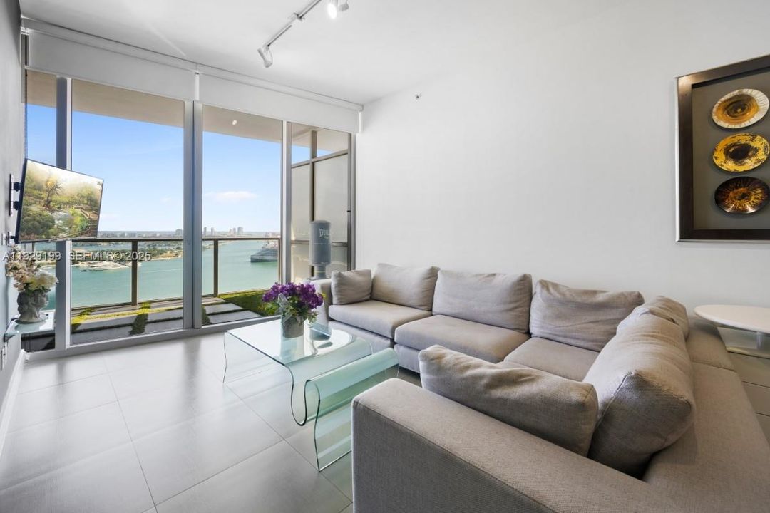 待售: $879,900 (2 贝兹, 2 浴室, 1477 平方英尺)