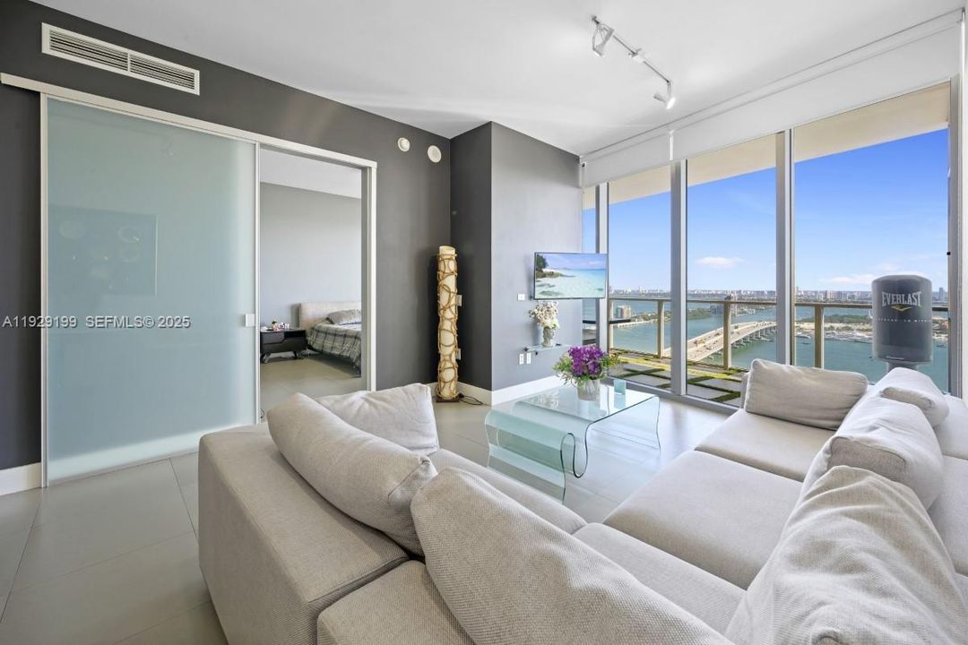 待售: $879,900 (2 贝兹, 2 浴室, 1477 平方英尺)