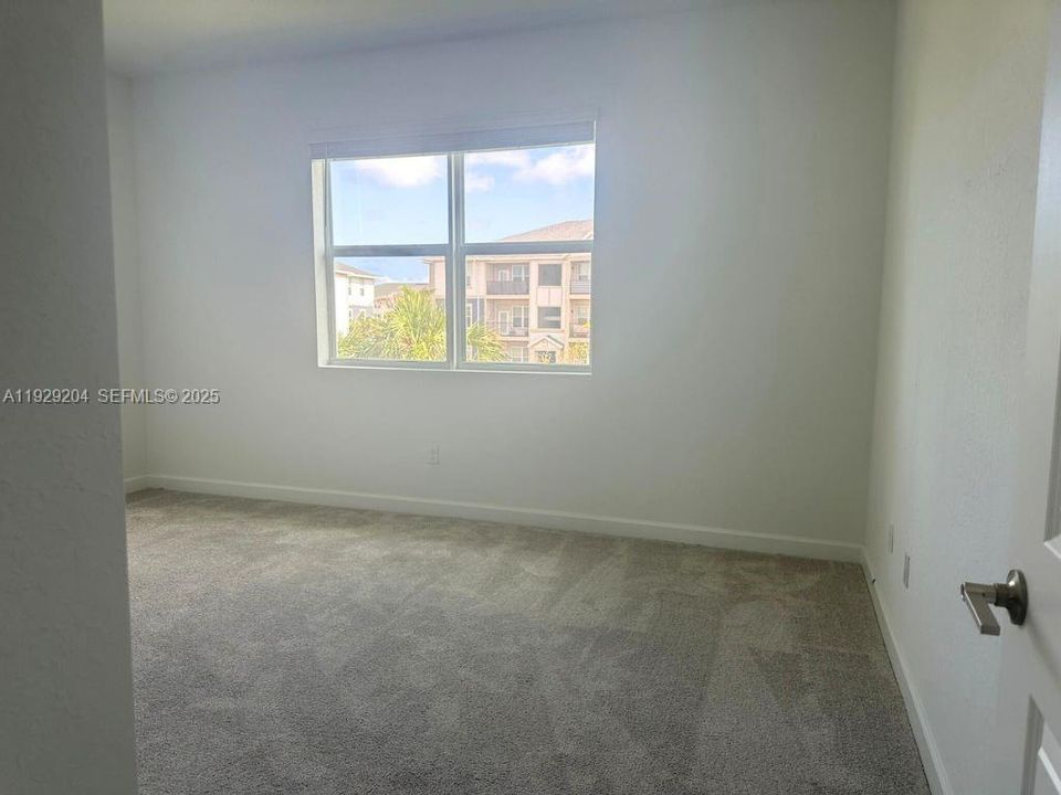 For Rent: $2,350 (3 beds, 2 baths, 1821 Square Feet)