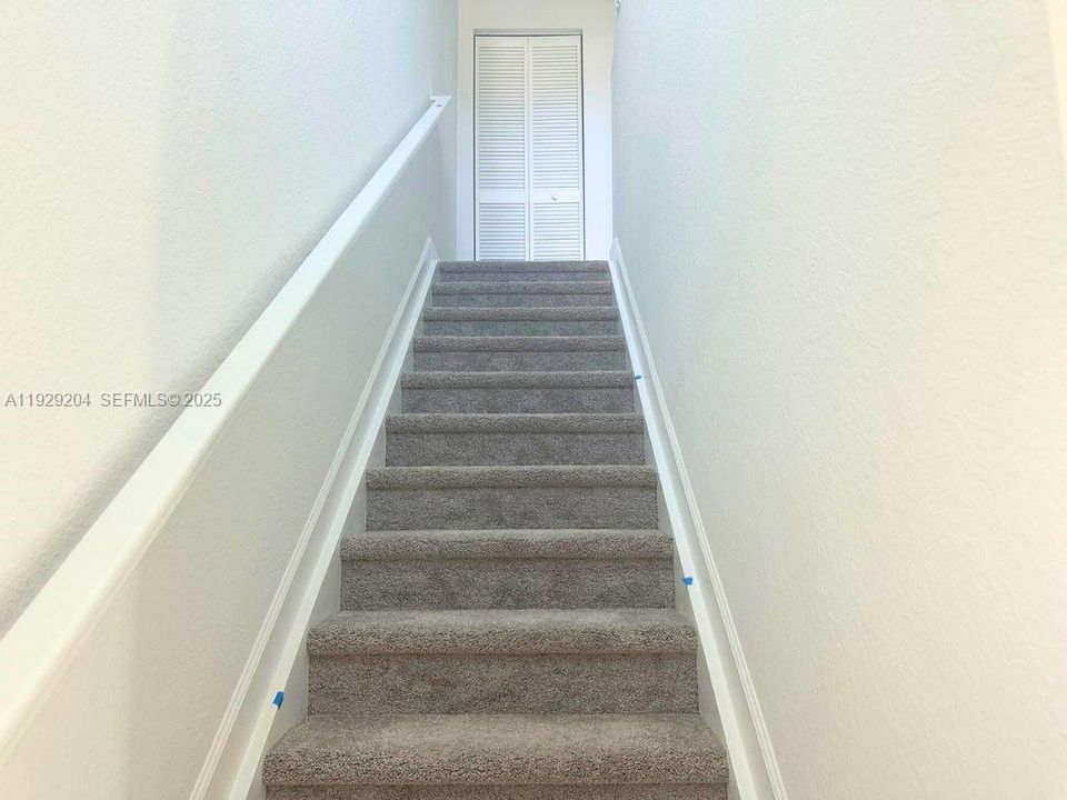 For Rent: $2,350 (3 beds, 2 baths, 1821 Square Feet)