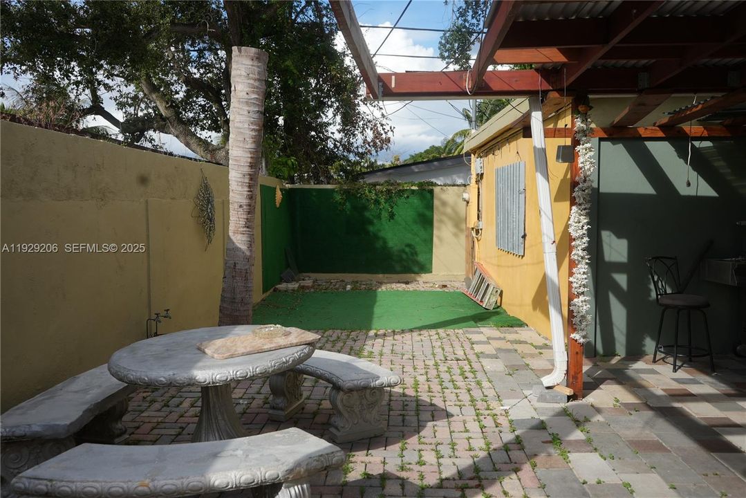 For Sale: $785,000 (6 beds, 3 baths, 3437 Square Feet)