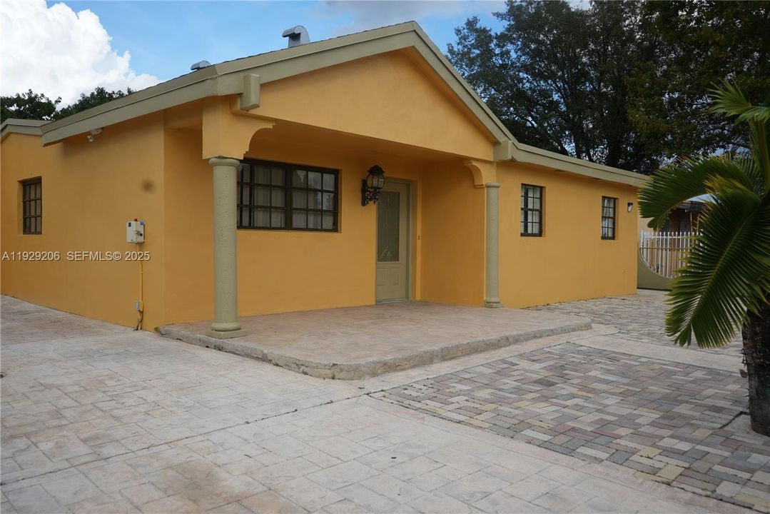 For Sale: $785,000 (6 beds, 3 baths, 3437 Square Feet)