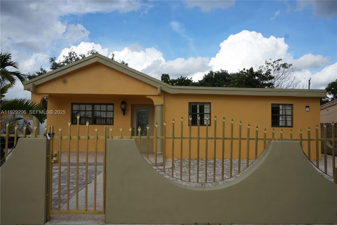 For Sale: $785,000 (6 beds, 3 baths, 3437 Square Feet)