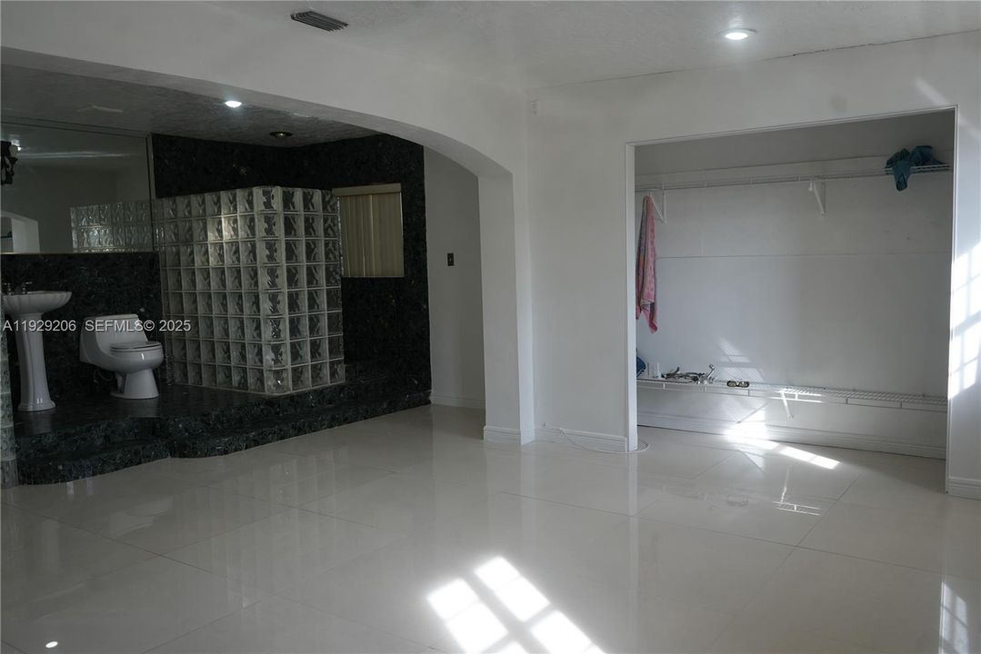 For Sale: $785,000 (6 beds, 3 baths, 3437 Square Feet)