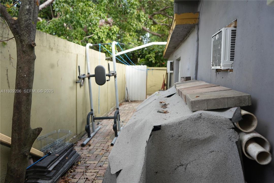 For Sale: $785,000 (6 beds, 3 baths, 3437 Square Feet)