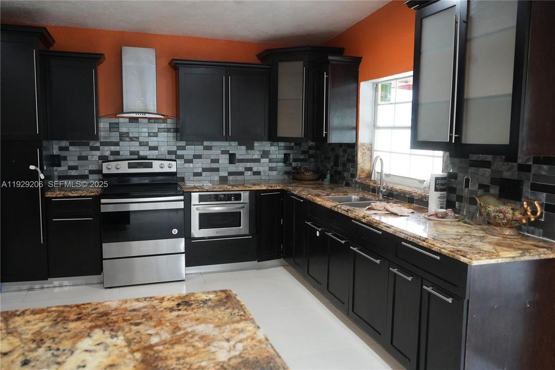 For Sale: $785,000 (6 beds, 3 baths, 3437 Square Feet)