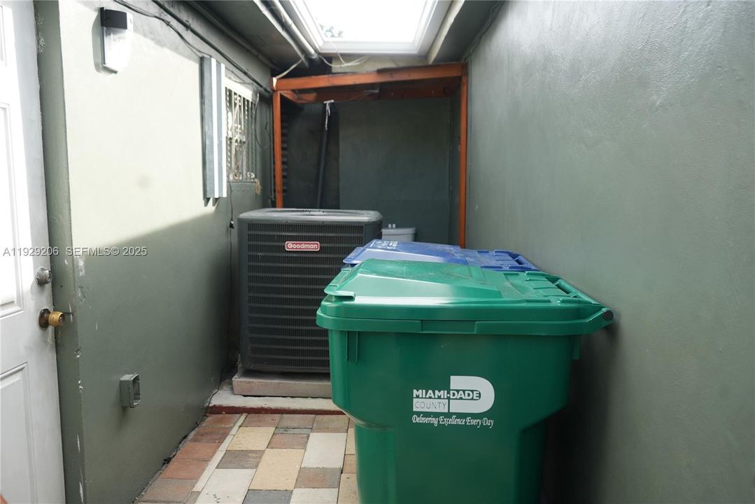 For Sale: $785,000 (6 beds, 3 baths, 3437 Square Feet)