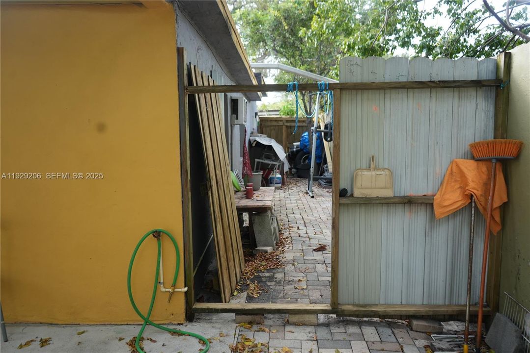 For Sale: $785,000 (6 beds, 3 baths, 3437 Square Feet)