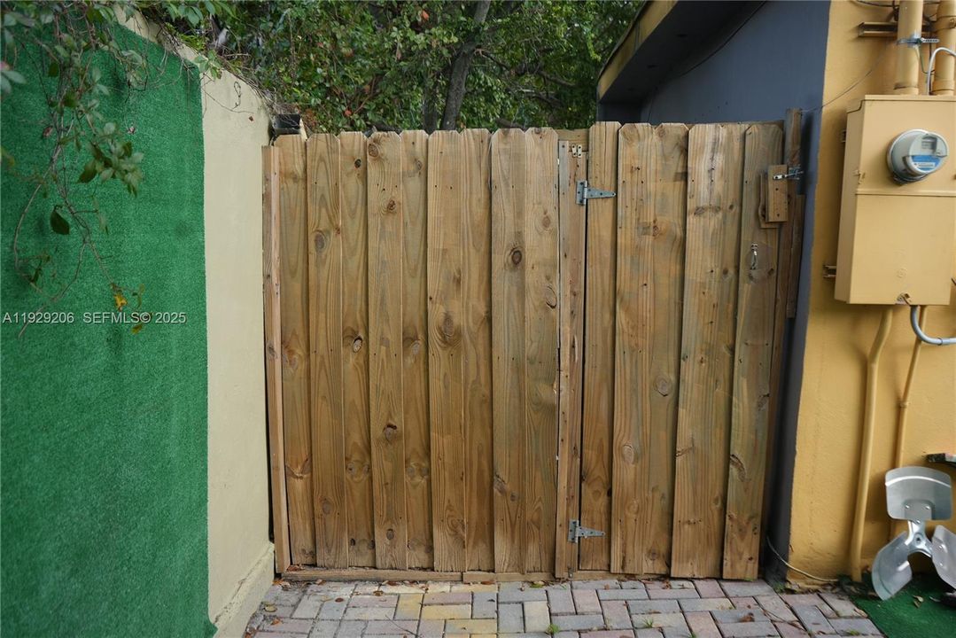 For Sale: $785,000 (6 beds, 3 baths, 3437 Square Feet)