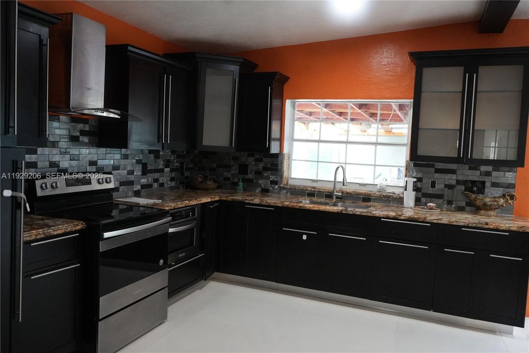 For Sale: $785,000 (6 beds, 3 baths, 3437 Square Feet)