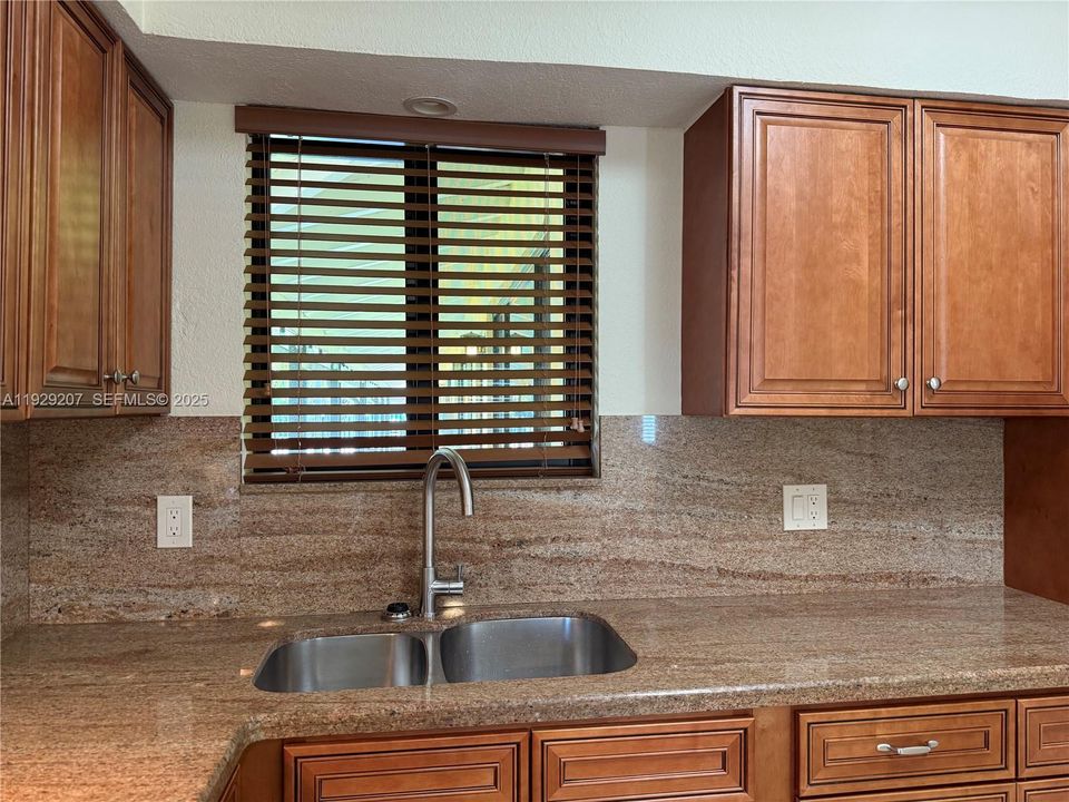 В аренду: $2,100 (2 спален, 2 ванн, 0 Квадратных фут)