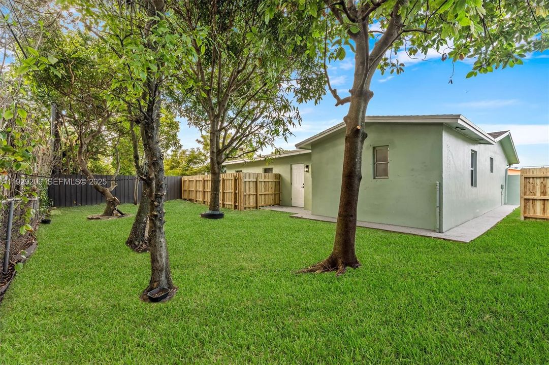 For Rent: $3,300 (3 beds, 2 baths, 1200 Square Feet)