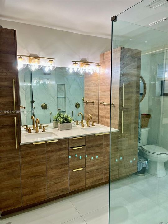 Master with Double Vanity