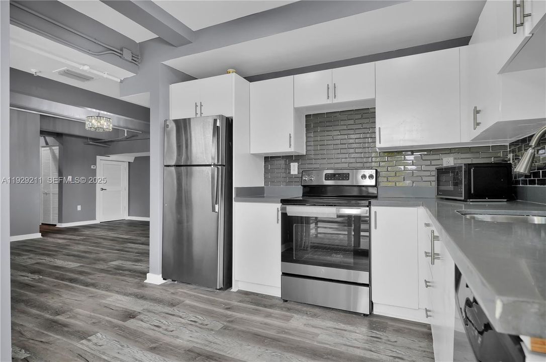 В аренду: $4,800 (3 спален, 3 ванн, 2025 Квадратных фут)