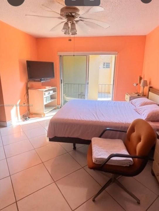 В аренду: $2,200 (2 спален, 2 ванн, 915 Квадратных фут)