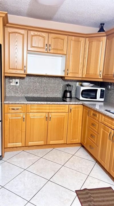 В аренду: $2,200 (2 спален, 2 ванн, 915 Квадратных фут)