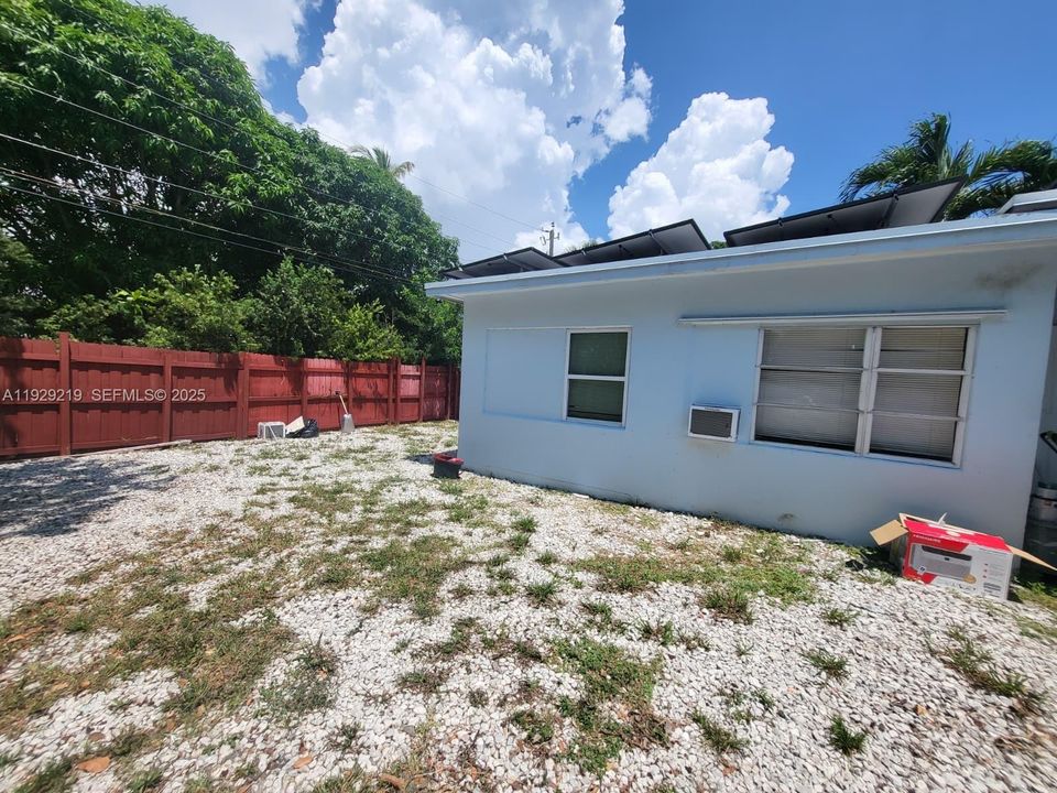 For Sale: $500,000 (4 beds, 3 baths, 1271 Square Feet)