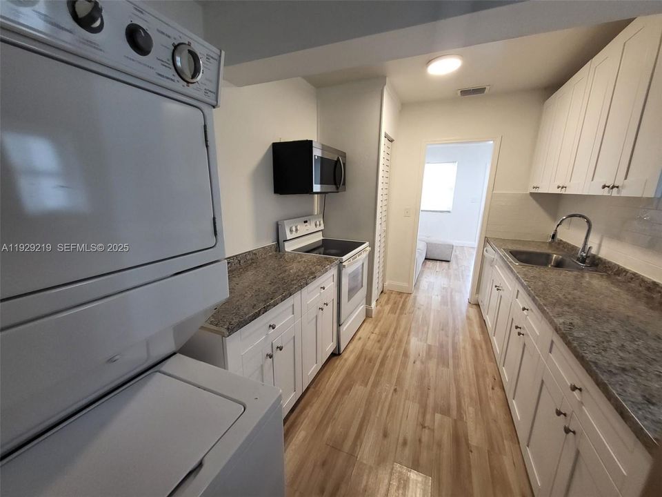 For Sale: $500,000 (4 beds, 3 baths, 1271 Square Feet)