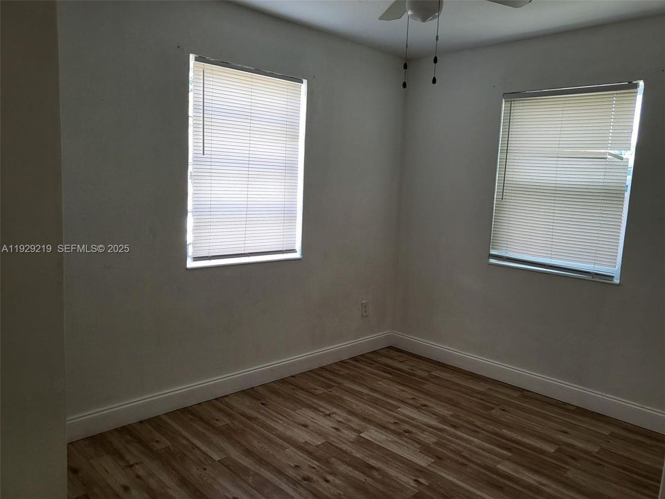 For Sale: $500,000 (4 beds, 3 baths, 1271 Square Feet)