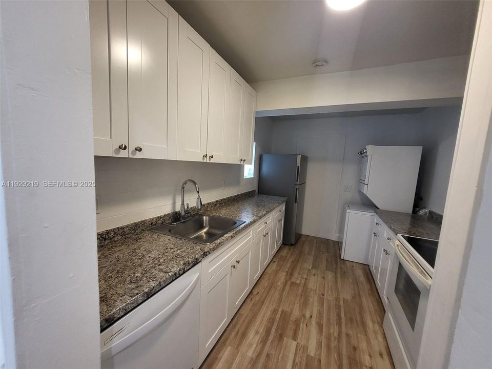 For Sale: $500,000 (4 beds, 3 baths, 1271 Square Feet)