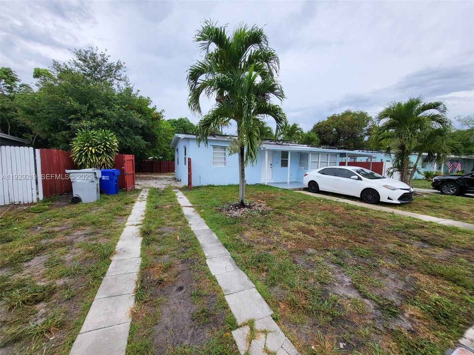 For Sale: $500,000 (4 beds, 3 baths, 1271 Square Feet)